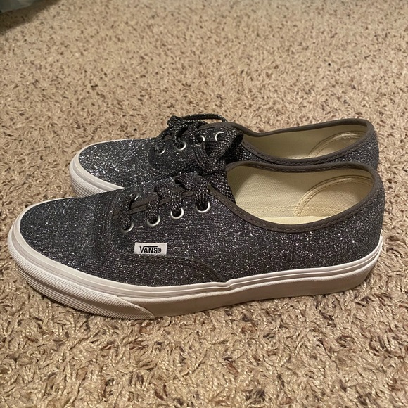 Vans - Picture 3 of 5
